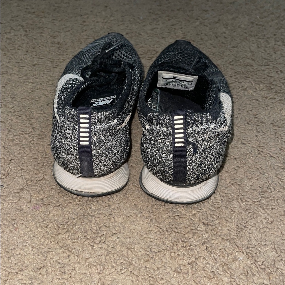 Nike Flyknit Racer Oreo - Picture 4 of 5
